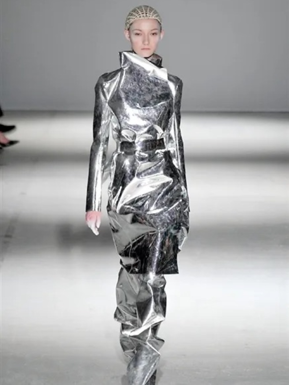 Gareth Pugh Metallic Silver High-Collar Long-Sleeve runway jacket sz 40IT